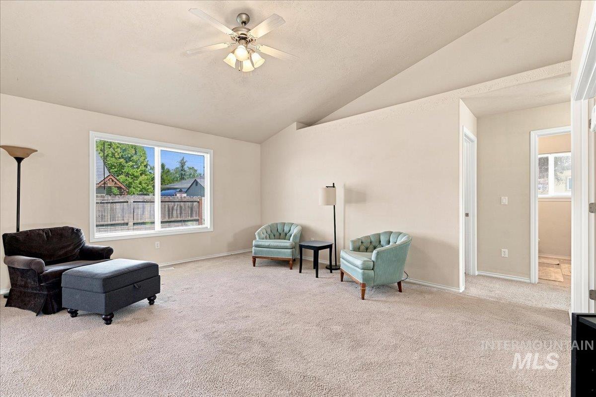 1212 W Eagle Ave