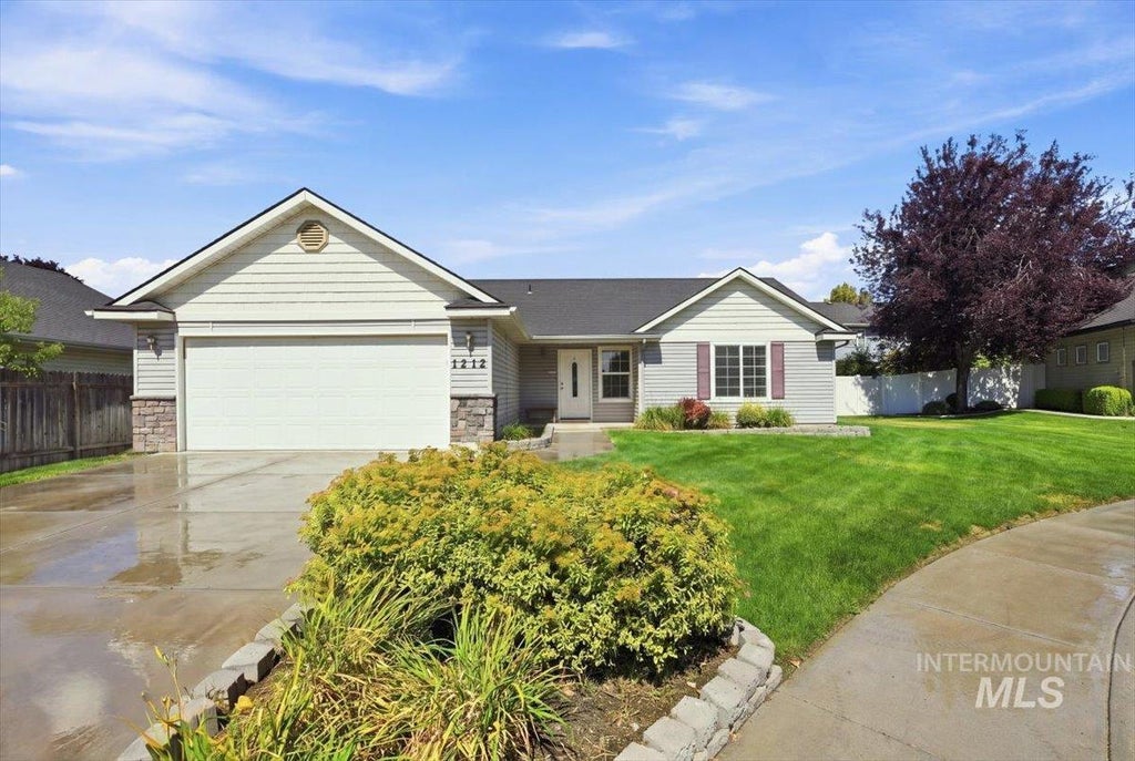 Photo of 1212 W Eagle Ave, Nampa, ID 83651 (MLS # 98999742)