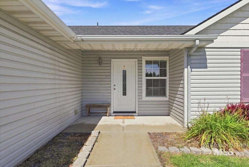 Photo of 1212 W Eagle Ave, Nampa, ID 83651 (MLS # 98999742)