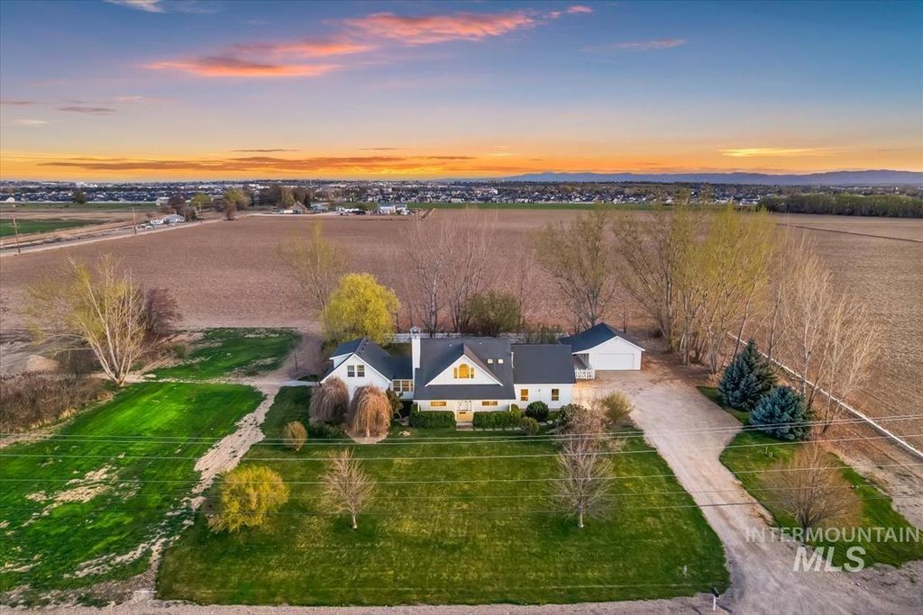 Photo of 6129 Ustick Rd, Nampa, ID 83687 (MLS # 98979997)