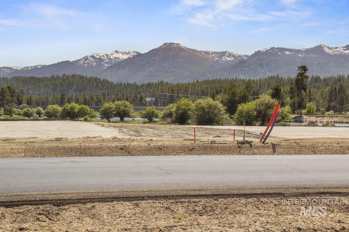 L5 B2 Lazy River Street