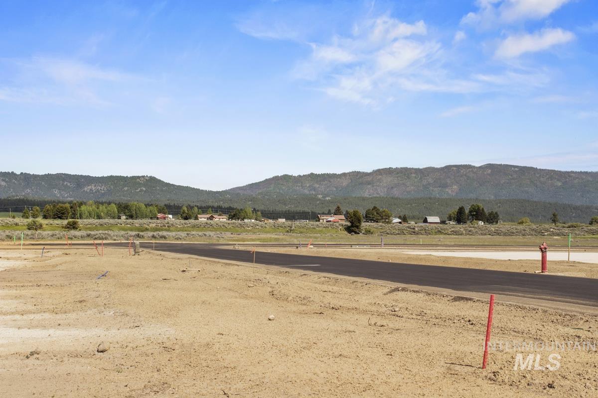 L5 B2 Lazy River Street