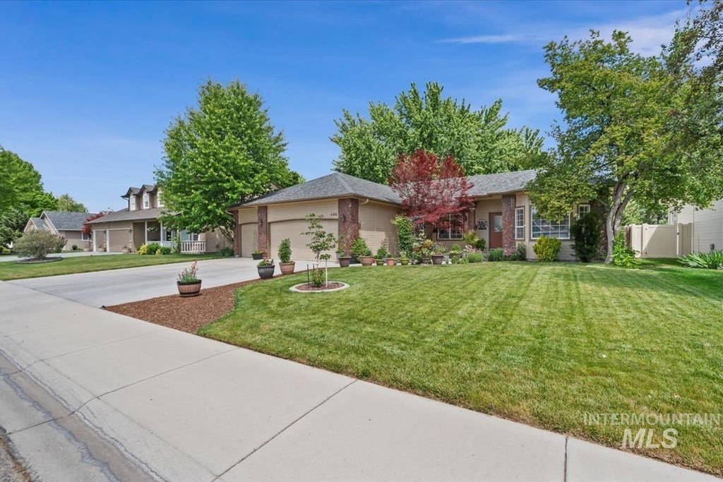 Photo of 402 W Claire Ct, Meridian, ID 83646 (MLS # 98990906)