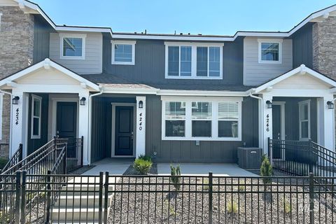 Photo of 4240 W Cirrus Ln, Eagle, ID 83616 (MLS # 98950264)