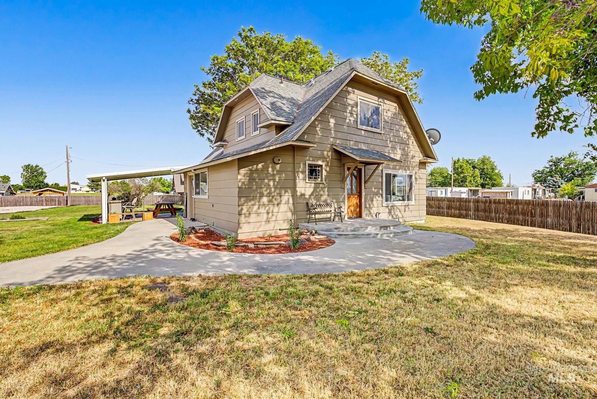 621 S Borchers Lane