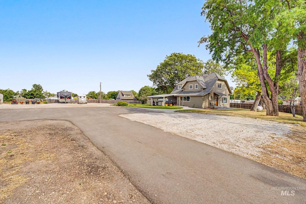 Photo of 621 S Borchers Lane, Caldwell, ID 83605 (MLS # 98988117)