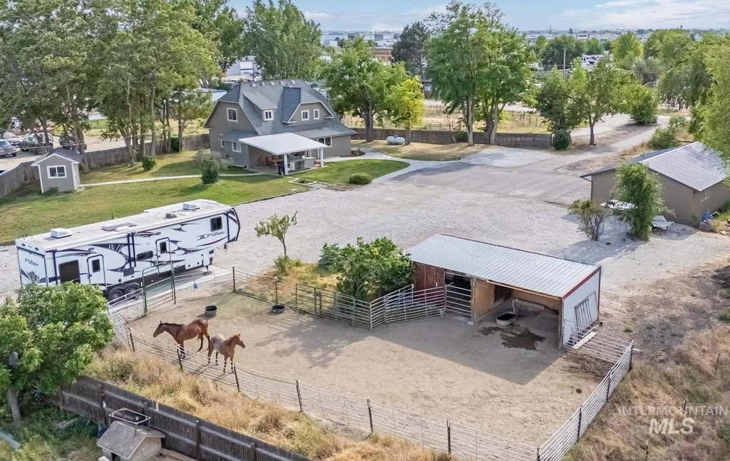 Photo of 621 S Borchers Lane, Caldwell, ID 83605 (MLS # 98988117)