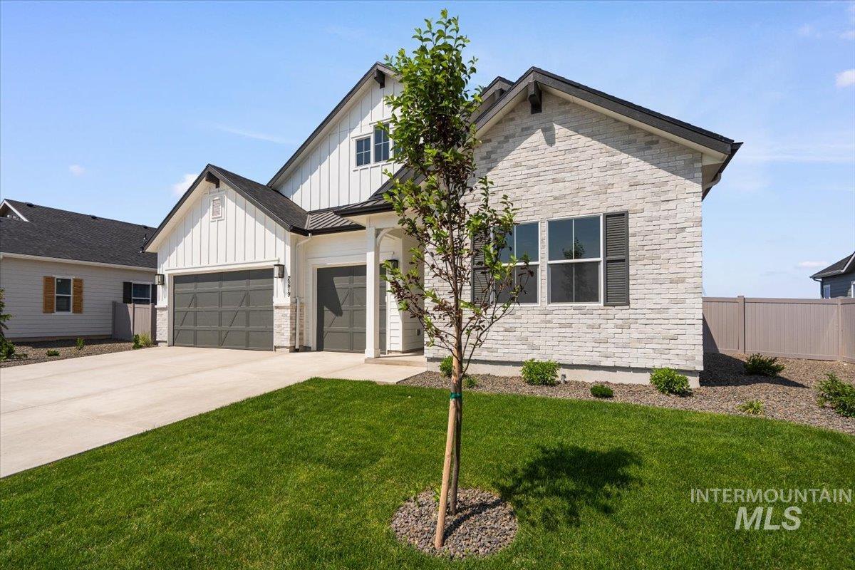 840 N Falling Water Way