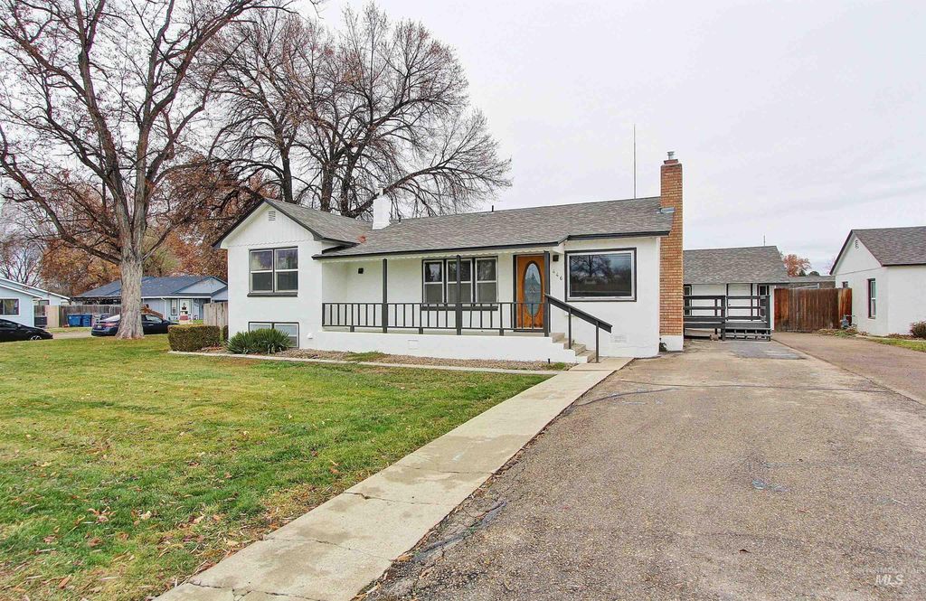 Photo of 446 Lake Lowell Ave, Nampa, ID 83686 (MLS # 98971824)