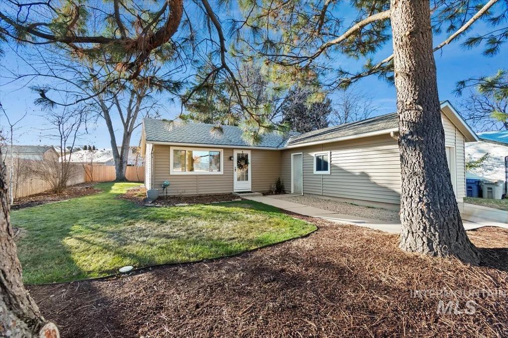 Photo of 8491 W Holbrook Ct, Boise, ID 83704 (MLS # 98969129)