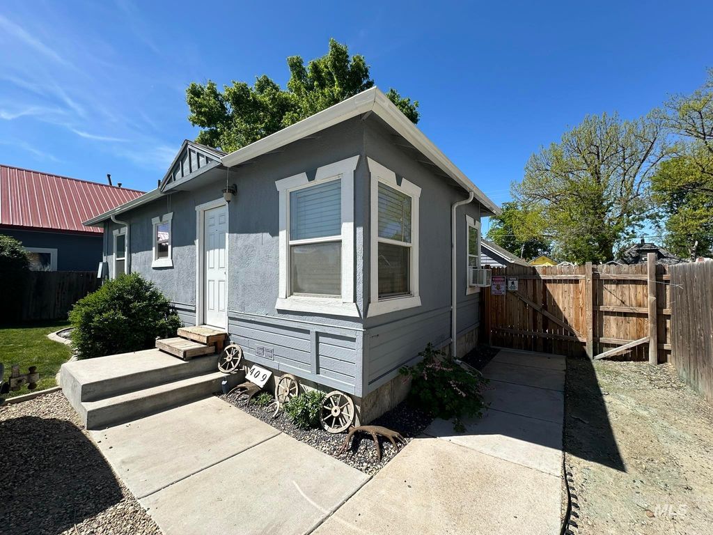 Photo of 409 N 7th Street, Payette, ID 83661 (MLS # 98984679)