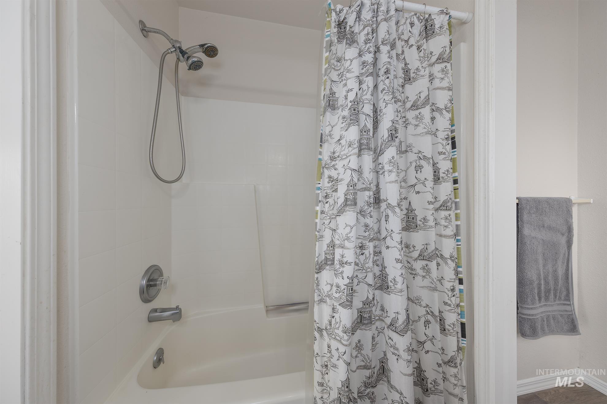 Full bathroom with shower / bath combo