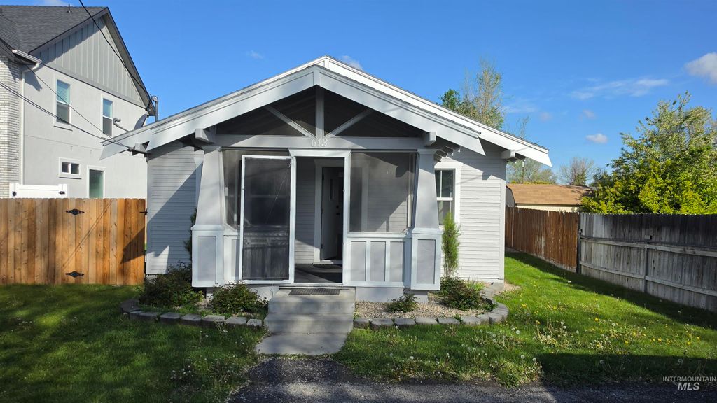Photo of 613 8th St. S ST, Nampa, ID 83651 (MLS # 98984859)