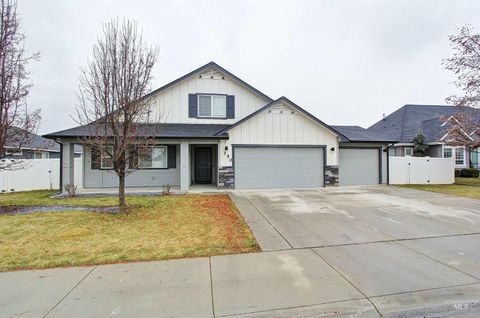 Photo of 350 Syringa Springs Dr, Fruitland, ID 83619 (MLS # 98971541)