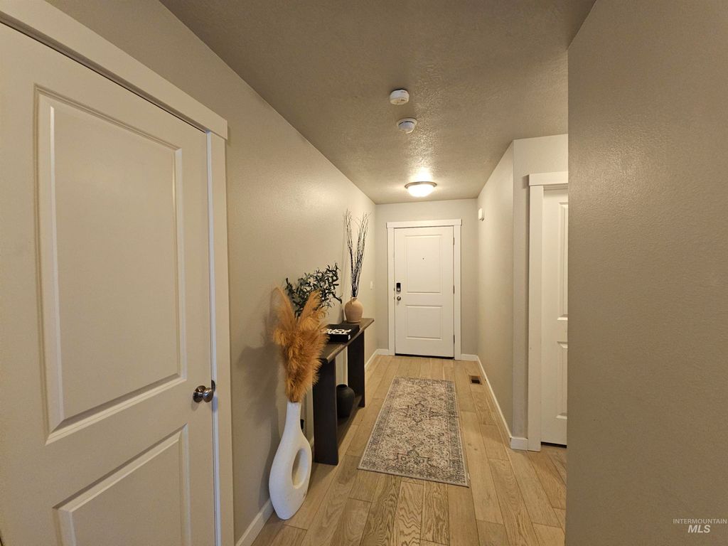 Photo of 350 Syringa Springs Dr, Fruitland, ID 83619 (MLS # 98971541)