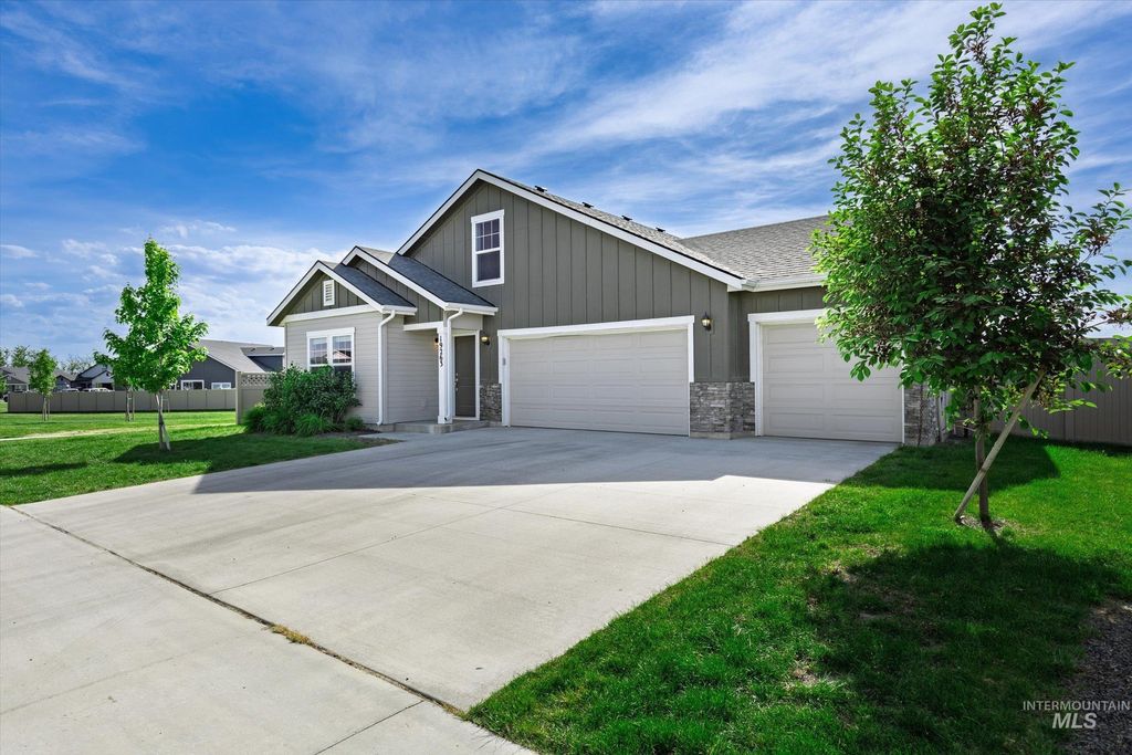 Photo of 19263 Crazy Bear Way, Caldwell, ID 83605 (MLS # 98986401)
