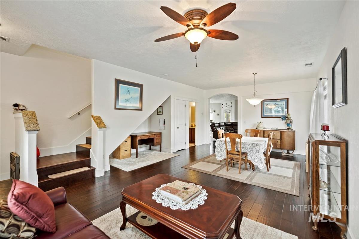 1406 W Crystal Falls Ave