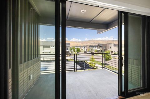 Photo of 4340 E Haystack St #206, Boise, ID 83716 (MLS # 98960273)