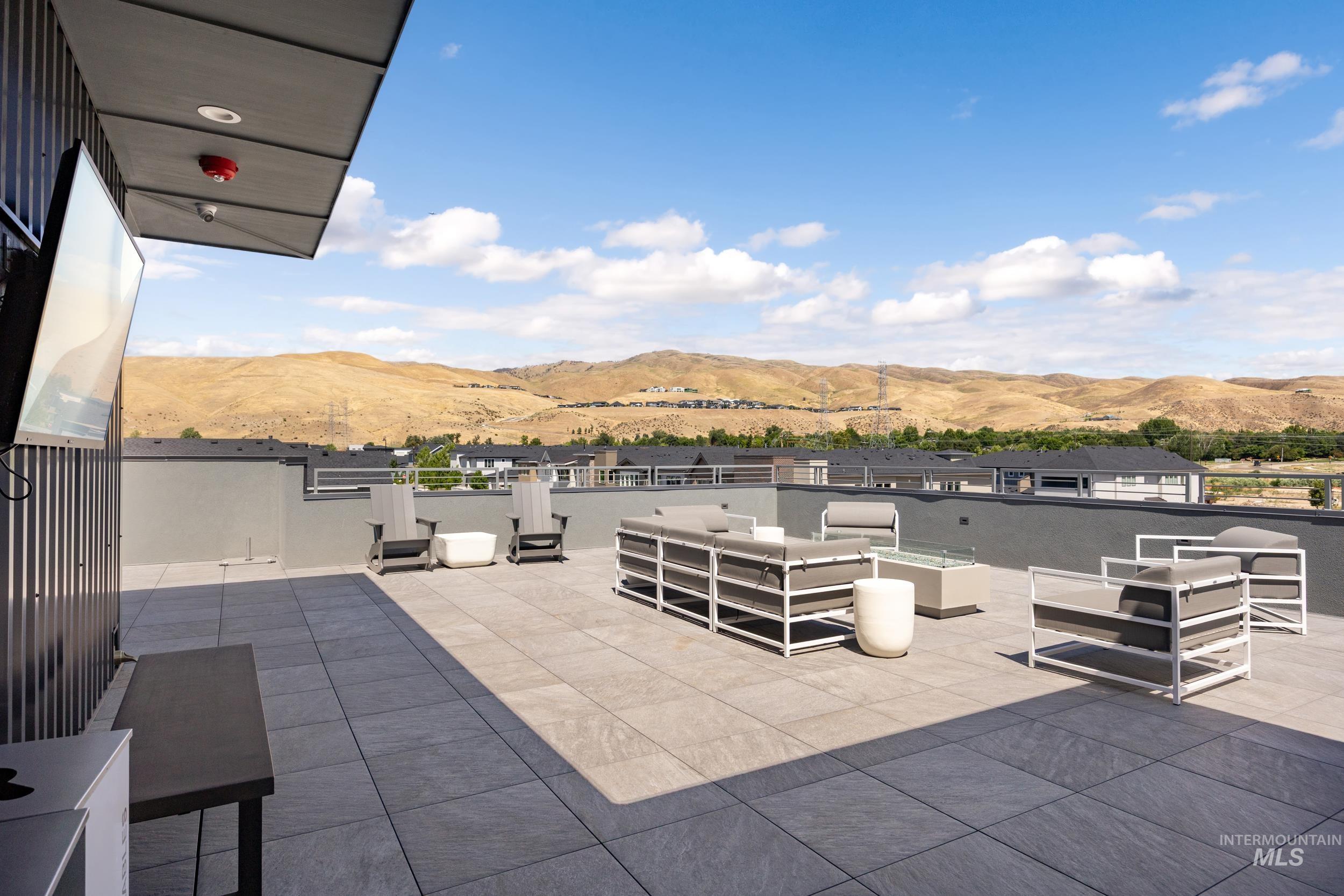 View of patio / terrace featuring outdoor lounge area