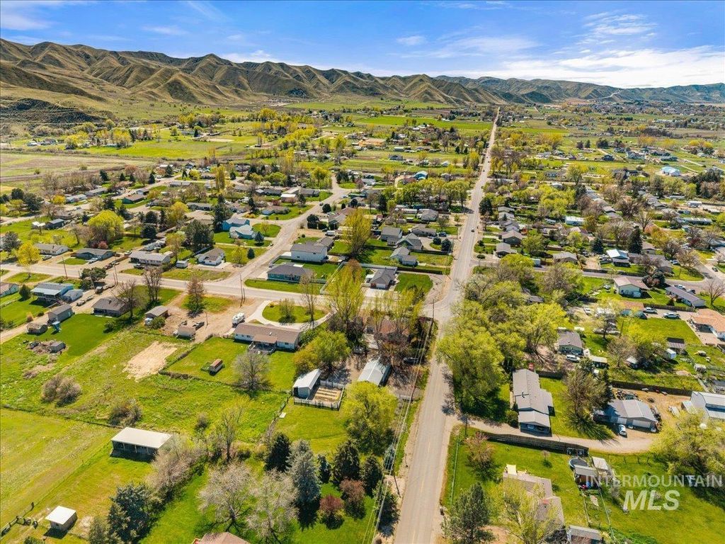 Photo of 3002 Frozen Dog Rd, Emmett, ID 83617 (MLS # 98980948)