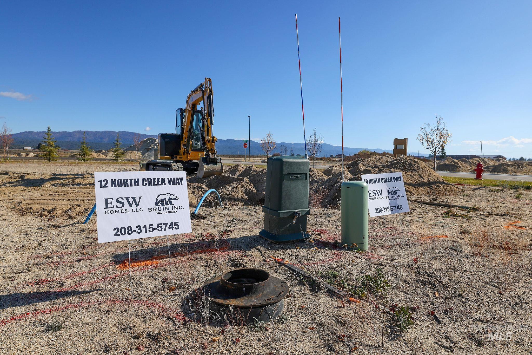 View of home's community featuring a mountain view