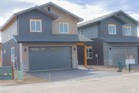 Photo of 12 North Creek Way, Cascade, ID 83611 (MLS # 98966823)