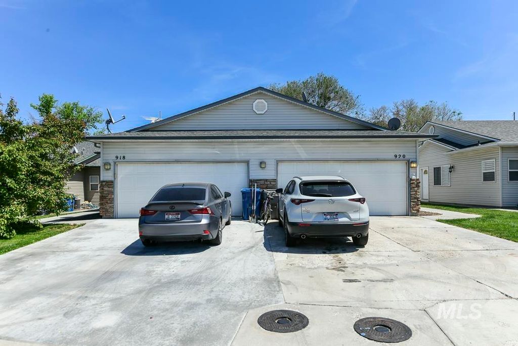 Photo of 920 S Diamond St, Nampa, ID 83686 (MLS # 98985635)