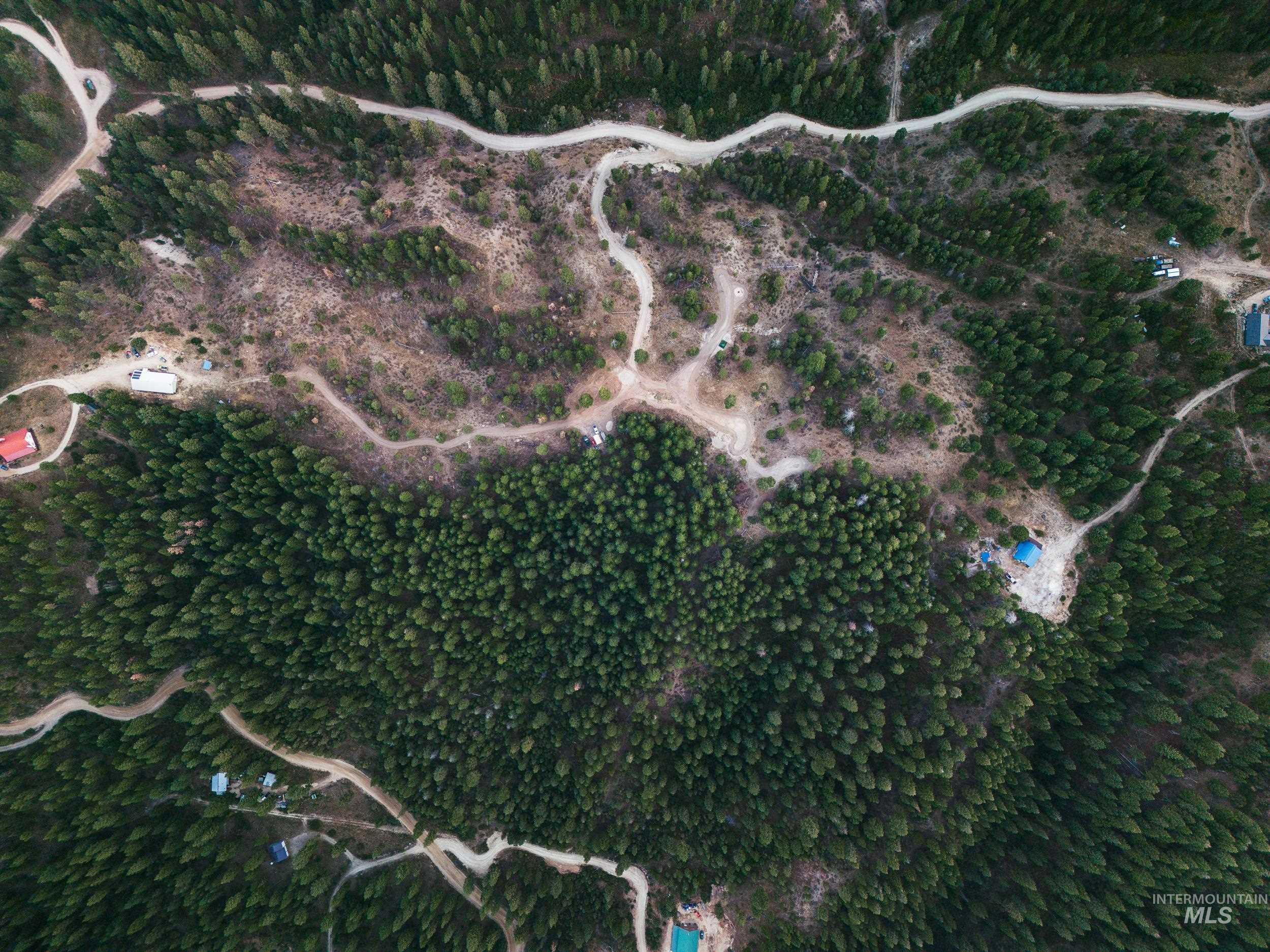 Aerial map of property and surrounding area