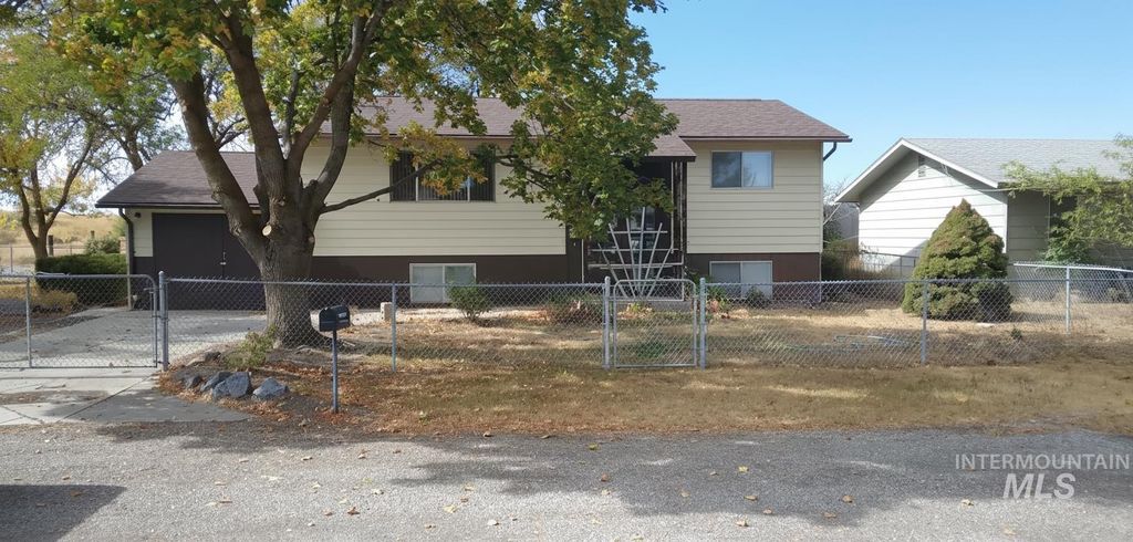 Photo of 501 South Edith Street, Shoshone, ID 83352 (MLS # 98963579)