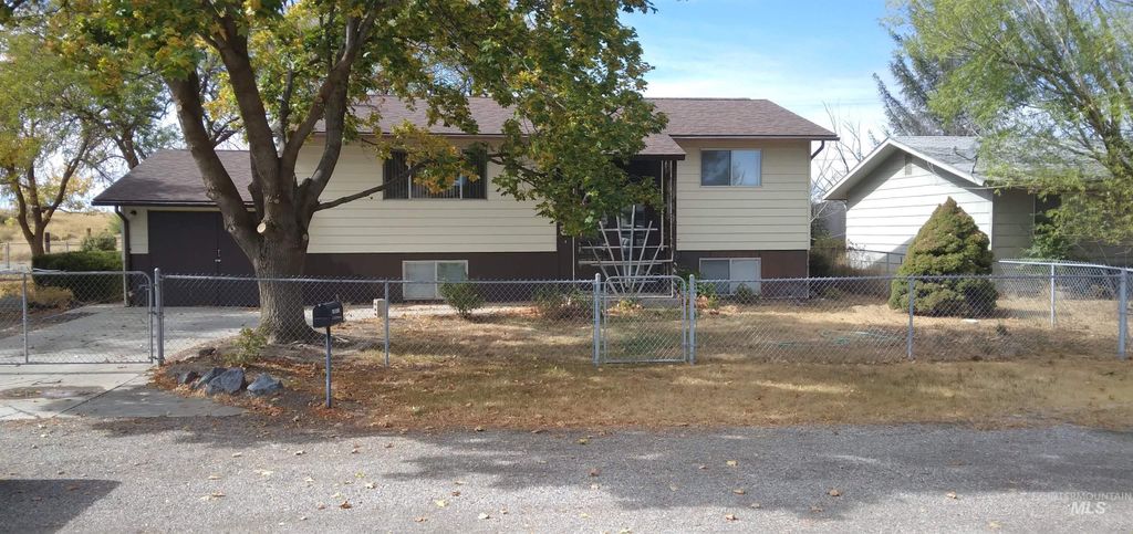 Photo of 501 South Edith Street, Shoshone, ID 83352 (MLS # 98963579)