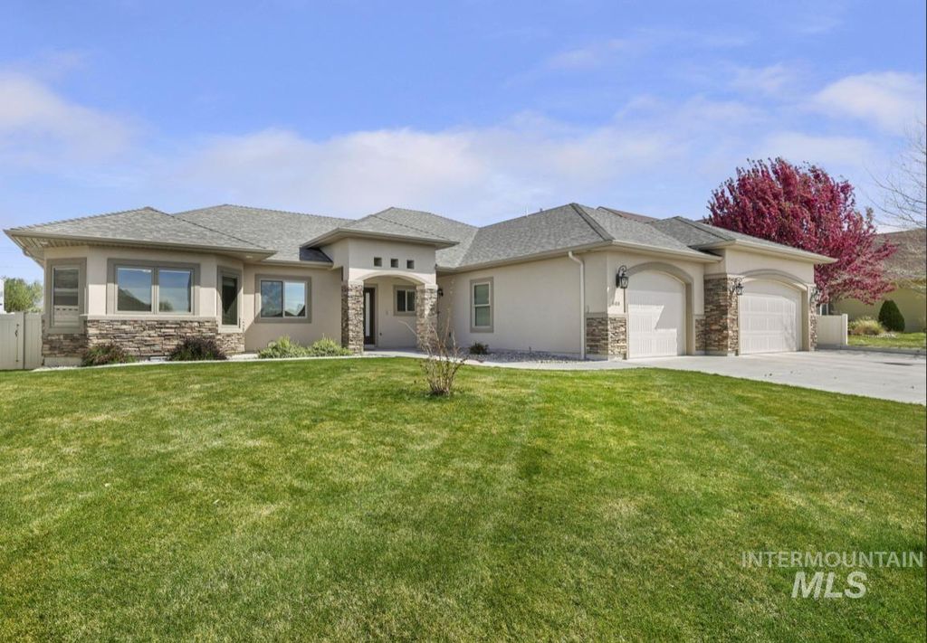 Photo of 600 Sun Terrace Dr, Twin Falls, ID 83301 (MLS # 98981426)