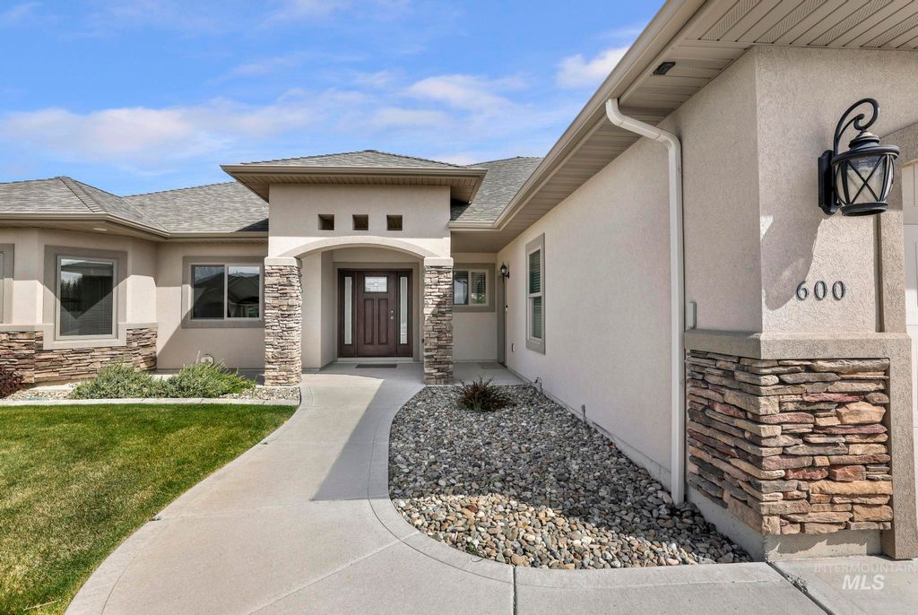 Photo of 600 Sun Terrace Dr, Twin Falls, ID 83301 (MLS # 98981426)