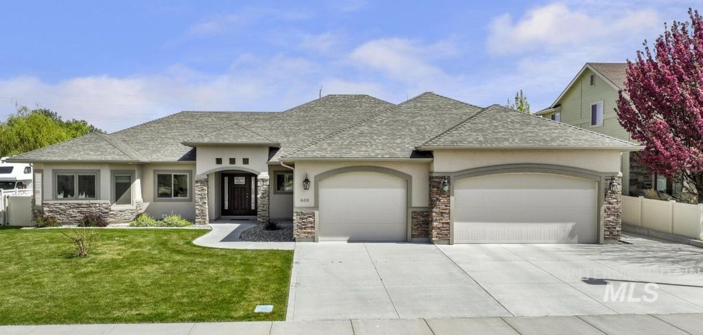 Photo of 600 Sun Terrace Dr, Twin Falls, ID 83301 (MLS # 98981426)