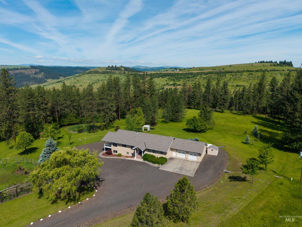 Photo of 743 Creek RD, Clearwater, ID 83552 (MLS # 98988909)