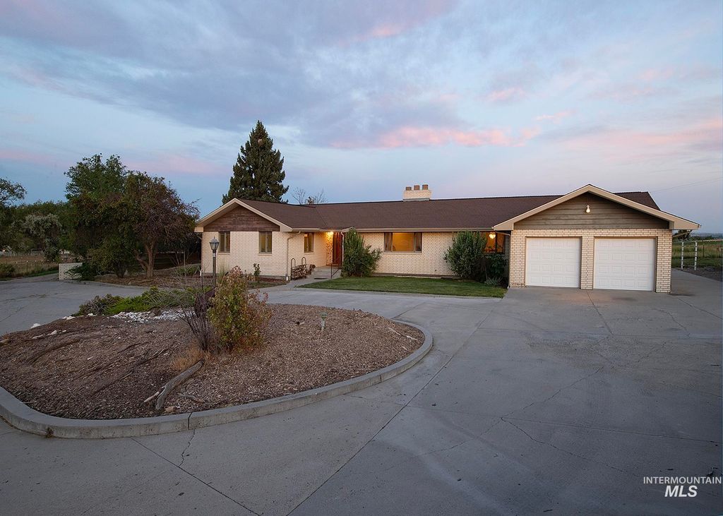 Photo of 4371 N Grand View Lane, Ontario, OR 97914 (MLS # 98975023)