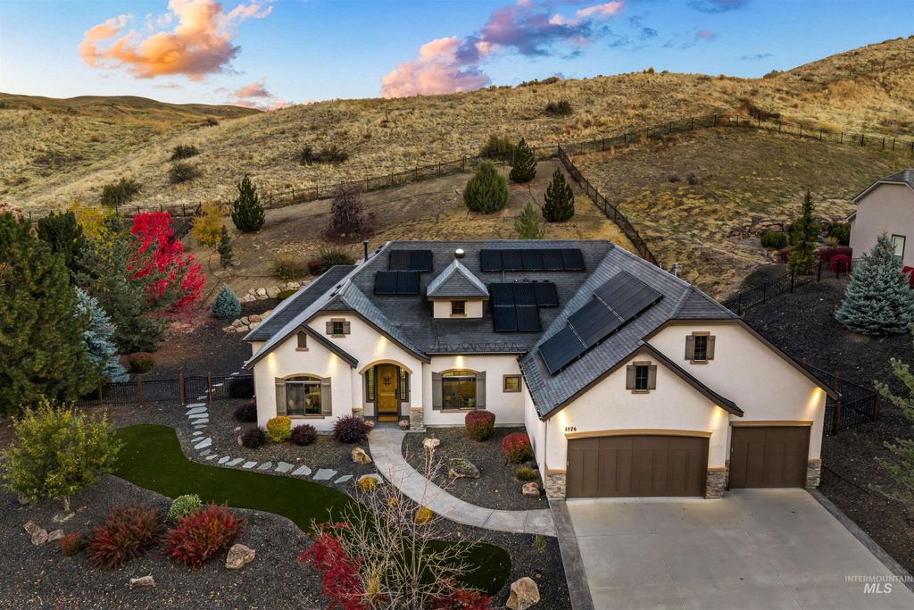 Photo of 5826 W Shadow Run, Boise, ID 83714 (MLS # 98965478)