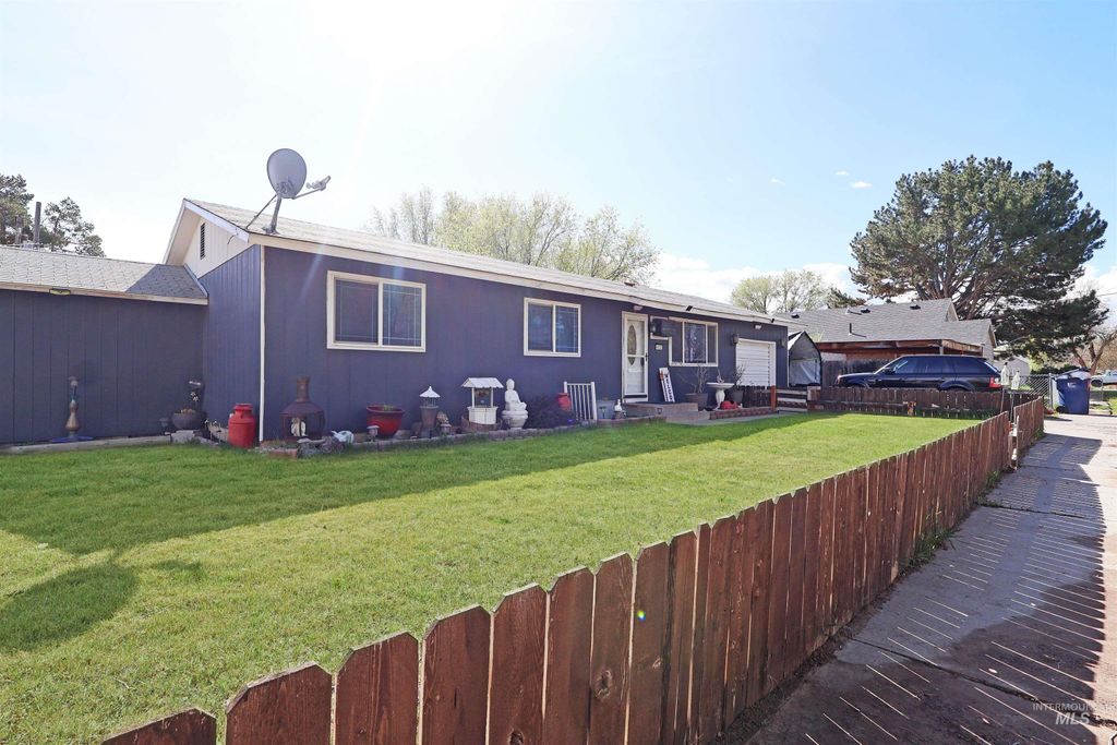 Photo of 412 Linden St, Rupert, ID 83350 (MLS # 98982389)