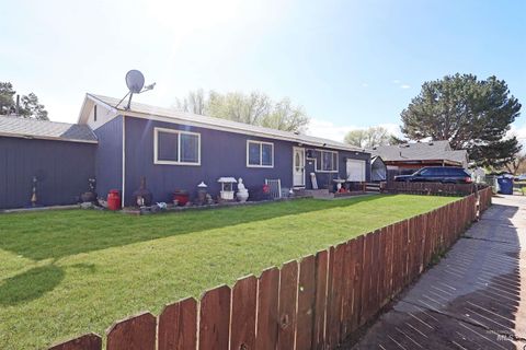 Photo of 412 Linden St, Rupert, ID 83350 (MLS # 98982389)