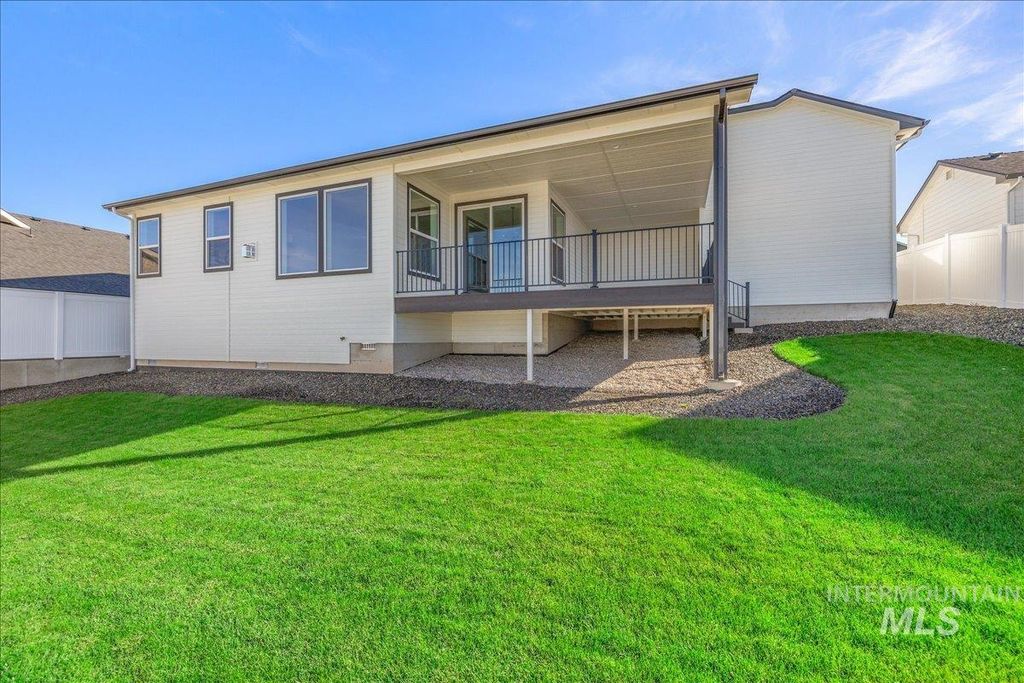 Photo of 775 Pinehurst St, Payette, ID 83661 (MLS # 98962351)