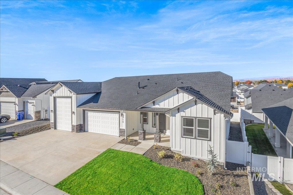 Photo of 775 Pinehurst St, Payette, ID 83661 (MLS # 98962351)