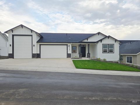 775 Pinehurst St. Payette ID 83661