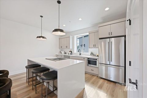 Photo of 1717 S Rock View Ln, Boise, ID 83705 (MLS # 98963805)