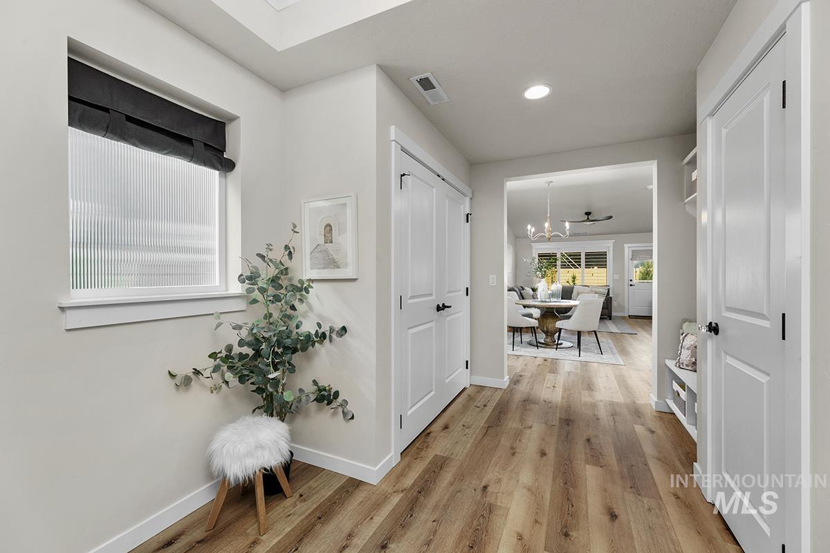 122 W Hyndman Drive
