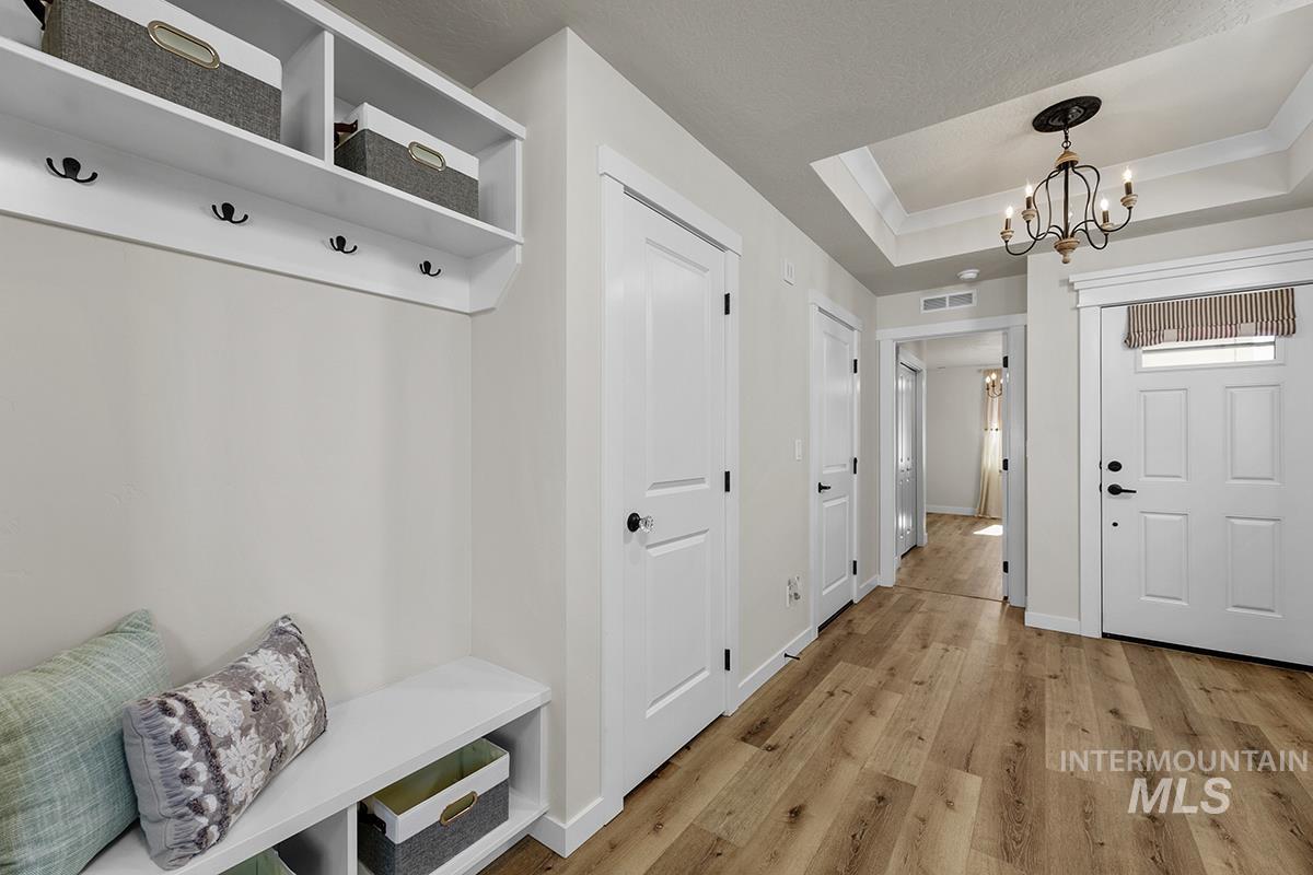 122 W Hyndman Drive
