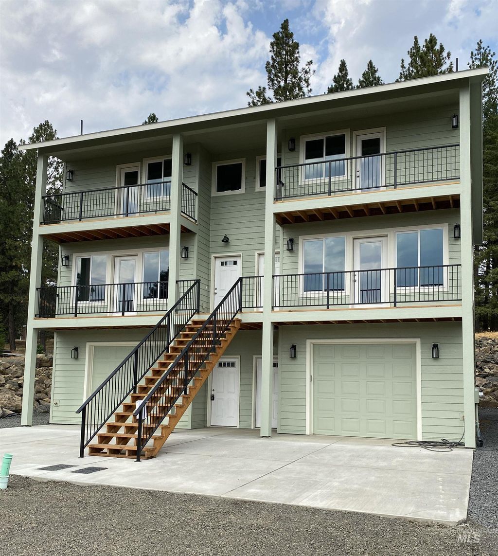 Photo of 102 Highline Lane, Potlatch, ID 83855 (MLS # 98935864)