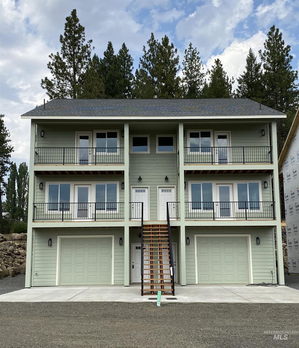 Photo of 102 Highline Lane, Potlatch, ID 83855 (MLS # 98935864)