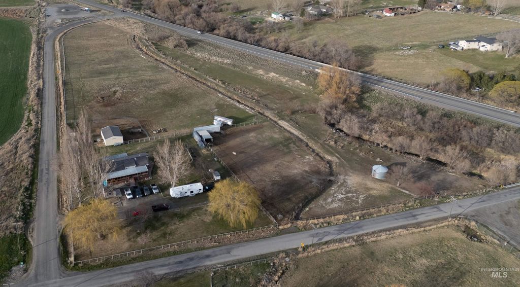 Photo of 2110 E 3950 N, Filer, ID 83328 (MLS # 98978284)