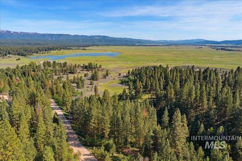 Photo of 45 Joshua Drive, Cascade, ID 83611 (MLS # 98985460)