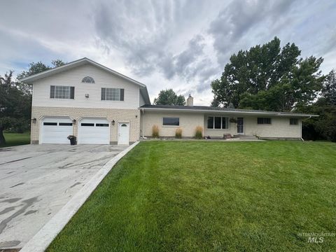 Photo of 806 N 650 E, Basalt, ID 83218 (MLS # 98960209)