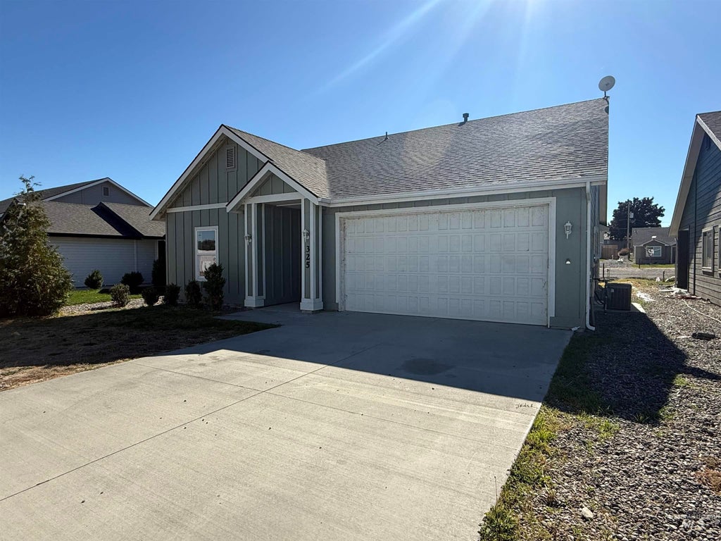 Photo of 325 W Nevada Ave, Homedale, ID 83628 (MLS # 99004610)